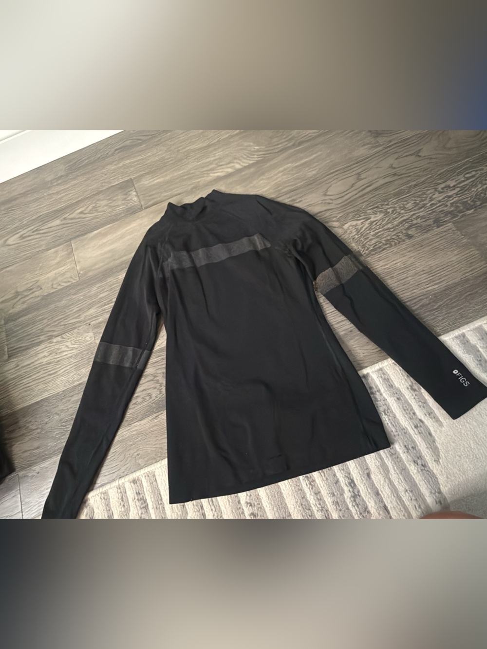 Figs Women's Black Salta Reflective
Mock Neck Longsleeve Small